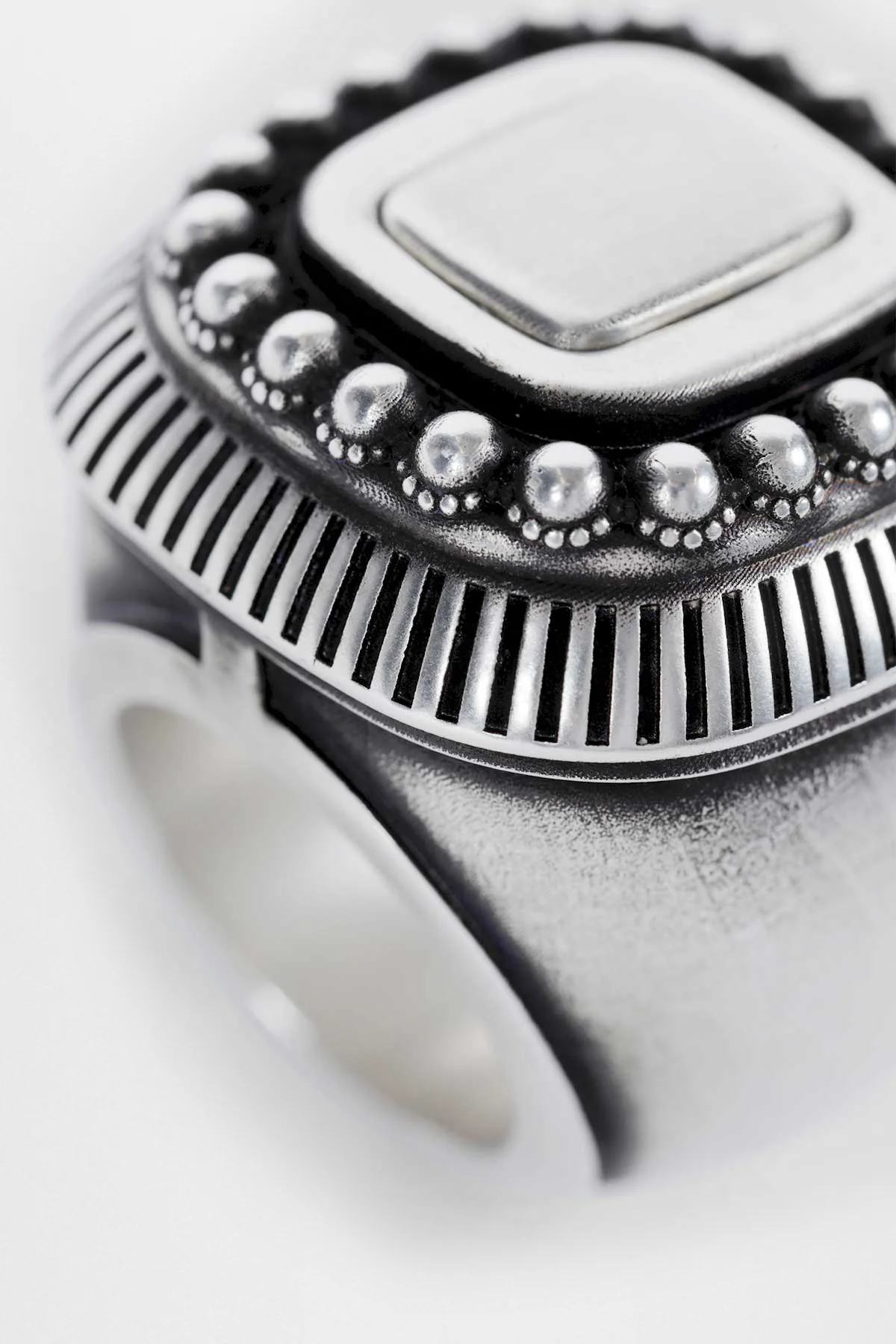 Char Wide Ring with Spheres - Image 3